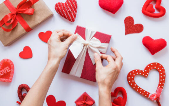Valentine’s Day Jewelry Gifts: What to Choose for Him and Her